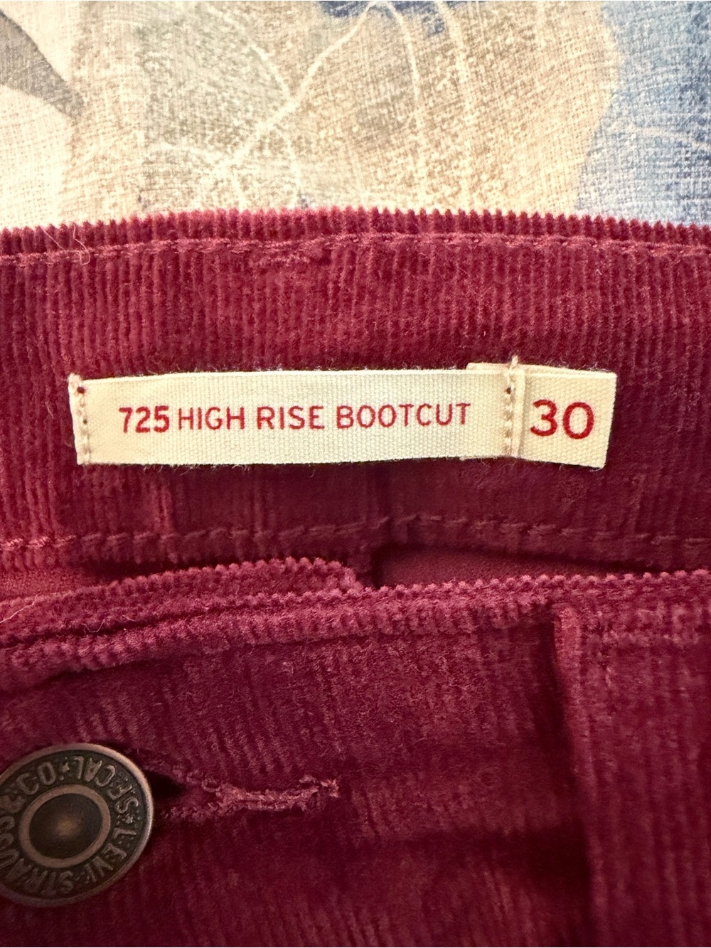 *LIKE NEW* LEVI’s 725 High Rise Bootcut Corduroy Bootcut Pants, cranberry - Picture 7 of 9